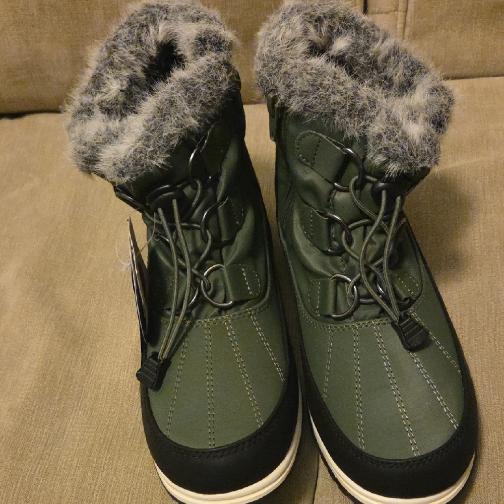 Green Fur-Lined Winter Boots
